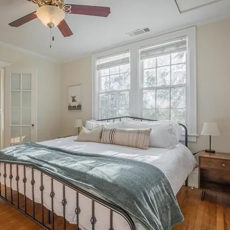 Classic City Apartment W Firepit